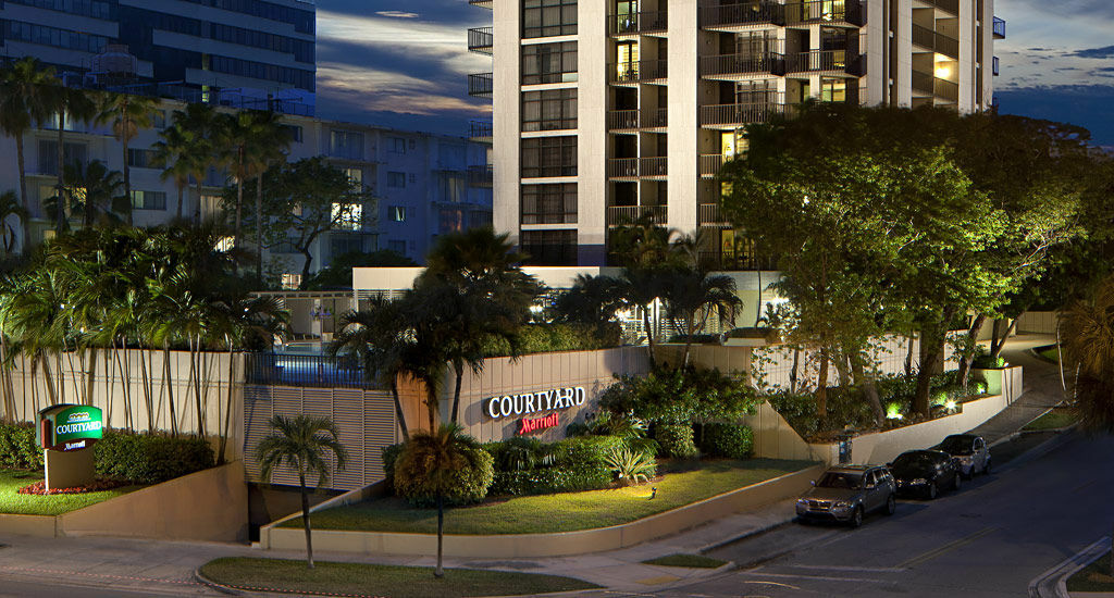 Courtyard Miami Coconut Grove Hotell Exteriör bild